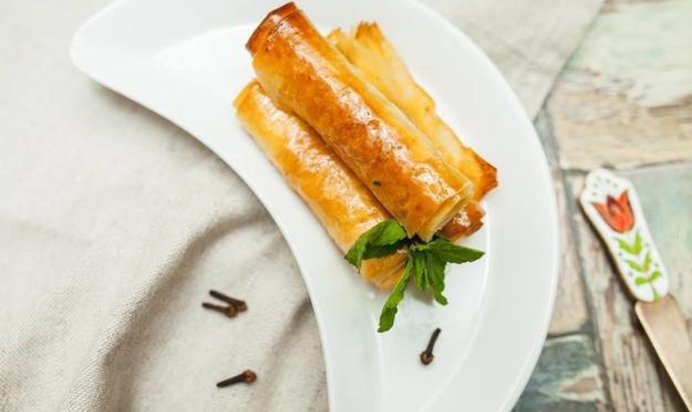 Миндальные пирожные с медовым сиропом