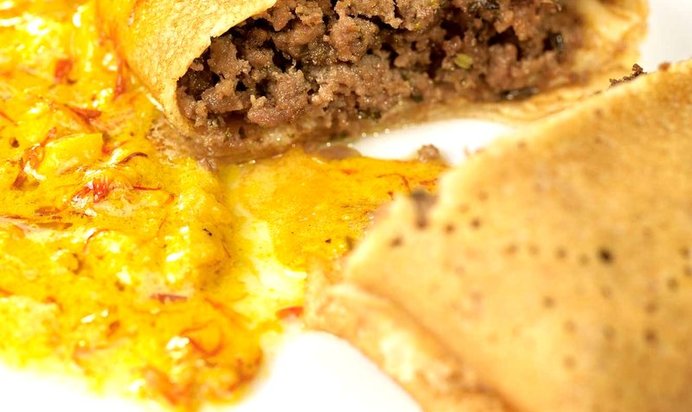 Гречневые блины с бараниной и зеленью