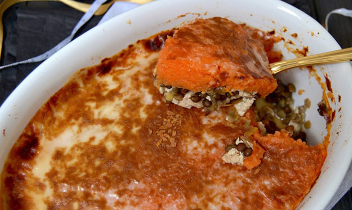 Запеканка из сладкого картофеля с чечевицей и тофу