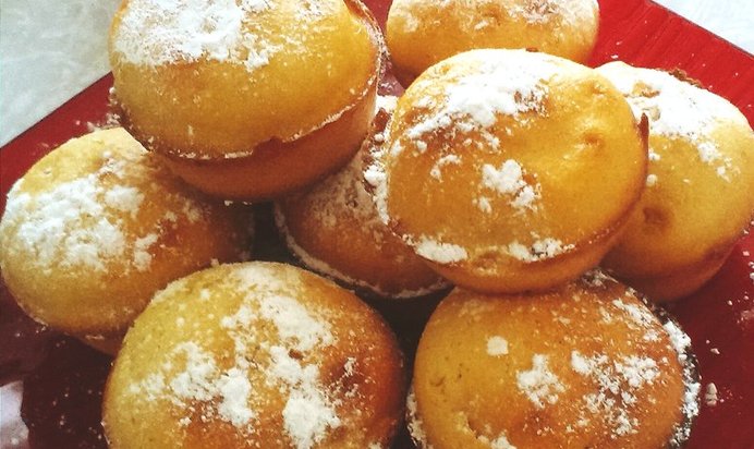 Манные маффины с курагой