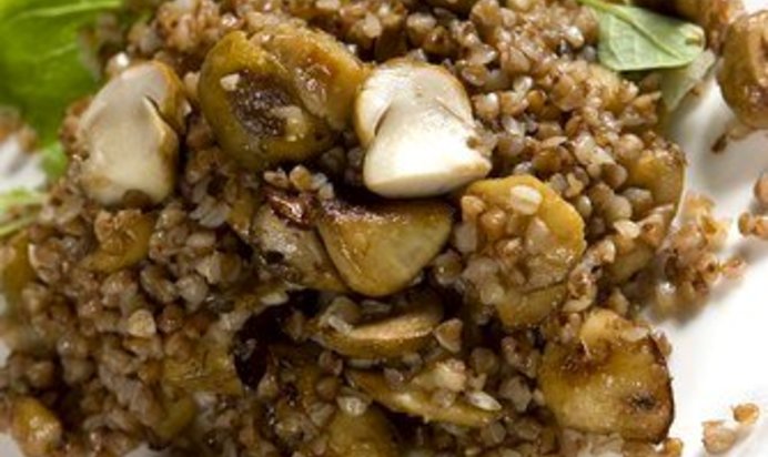 Гречневая каша с грибами и луком