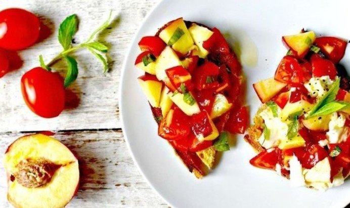 Фруктово-овощная брускетта