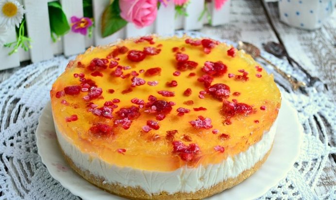 Творожно-желейный торт с малиной без выпечки