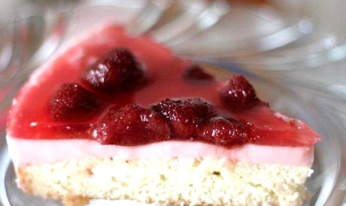 Клубничный торт-желе