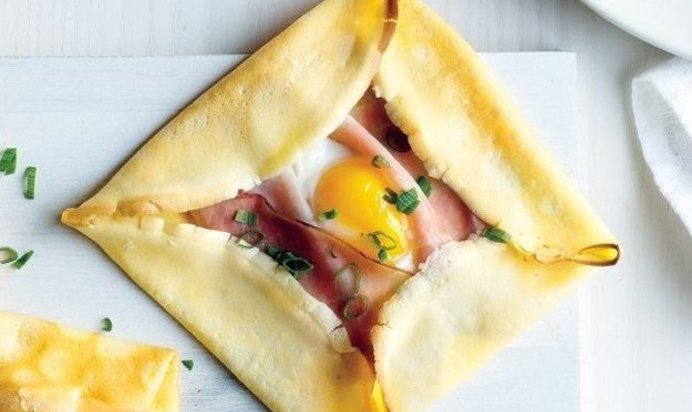 Блинчики с ветчиной и яйцом