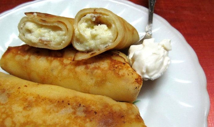 Блины с яблоком и творогом