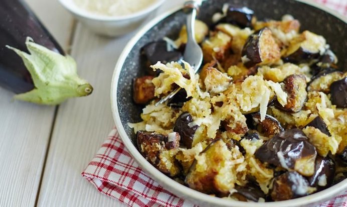 Баклажаны, жаренные с хлебными крошками