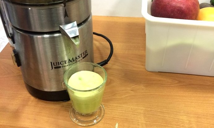 Зеленый сок с капустой