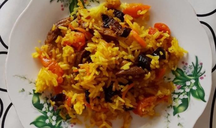 Сладкий плов в мультиварке с сухофруктами изюмом