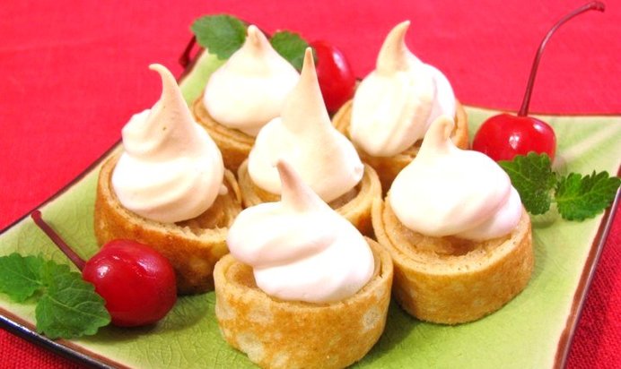 Блинчики с яблоками под «Безе»