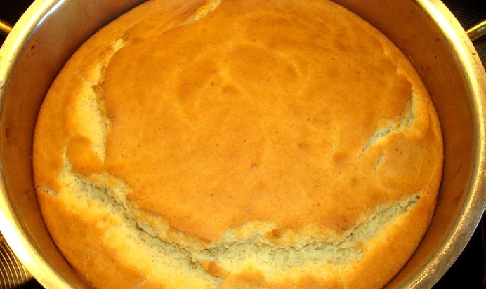 Южный кукурузный хлеб в чугунной сковороде