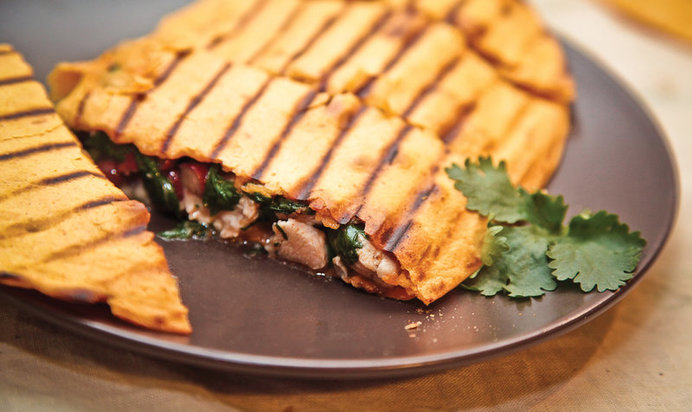 Домашняя кесадилья с курицей за 30 минут