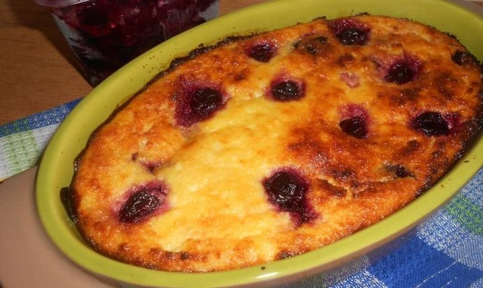 Запеканка с творогом и вишней