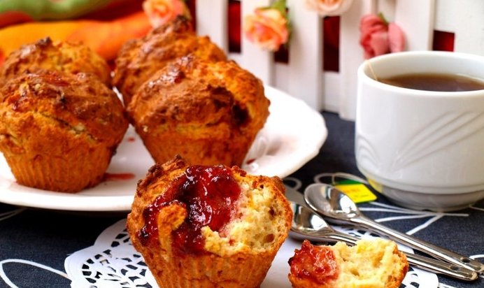 Маффины с джемом на сметане