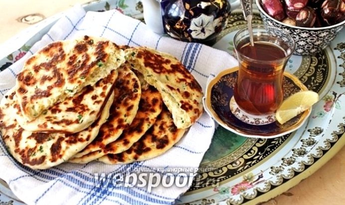 Хлебная лепёшка с кинзой и сыром