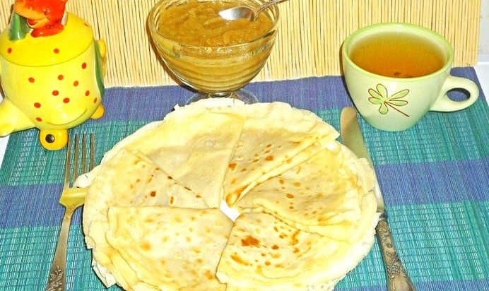 Блины тонкие с повидлом