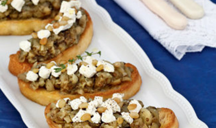 Брускетта с баклажанами и фетой