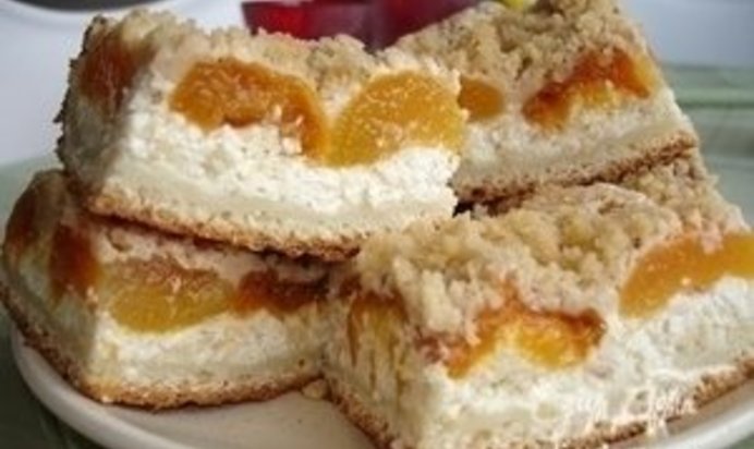 Пирог с творогом и абрикосами