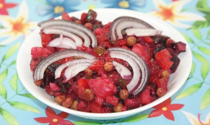 Коктейль-салат яичный с хлебной крошкой