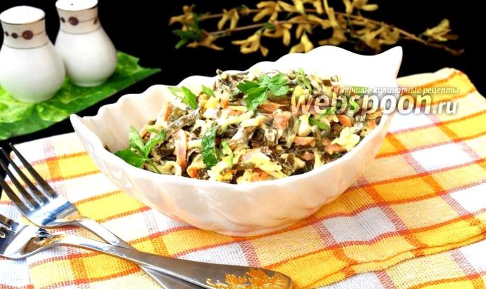 Салат с морской капустой, колбасой и сыром