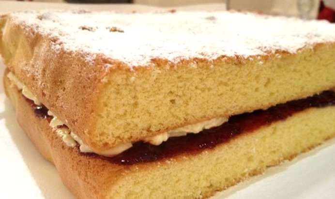 Быстрый пирог с вареньем