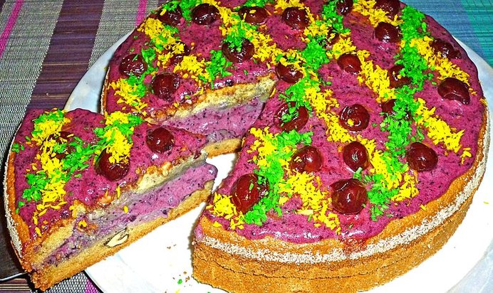 Торт манник с орехами и черникой