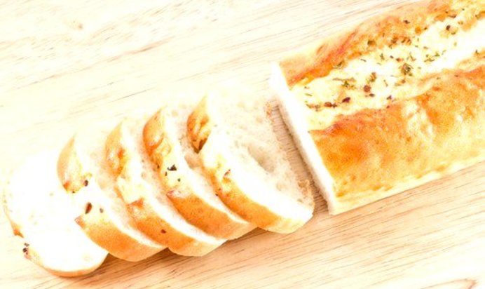 Постный хлеб из спельтовой муки с розмарином и зеленым перцем