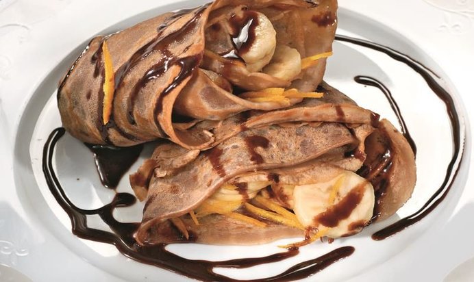 Блинчики с бананами в шоколадном соусе