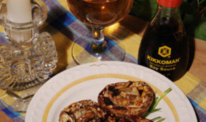 Грибы, фаршированные морским коктейлем