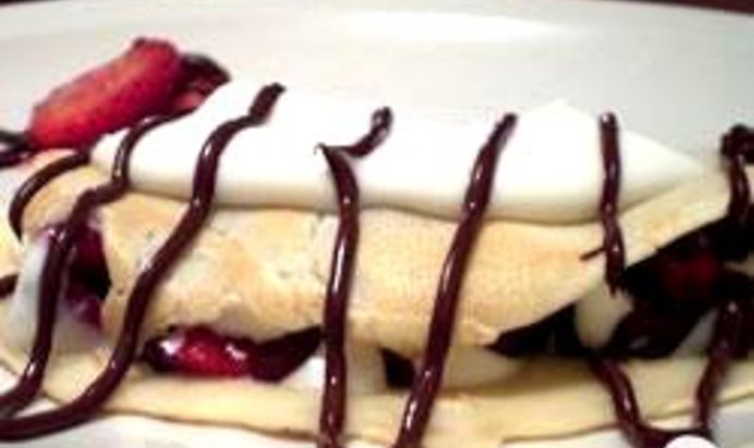 Блины с клубничной начинкой