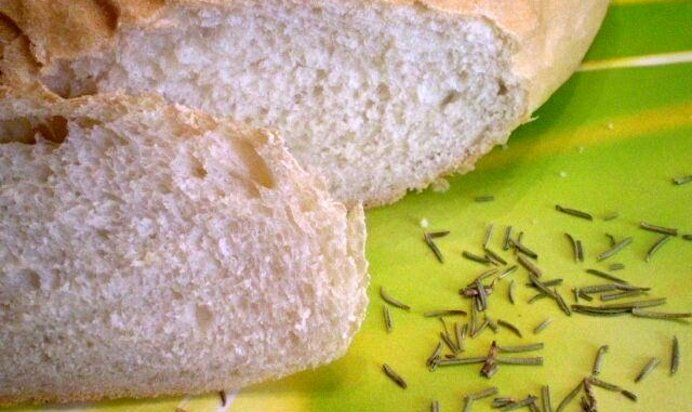 Хлеб с розмарином на оливковом масле
