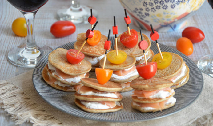 Блинчики со сливочным сыром и копченым лососем