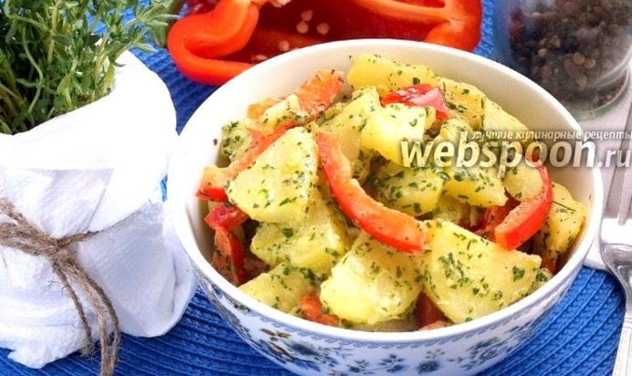 Салат из молодого картофеля с зелёным соусом