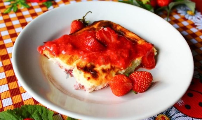 Творожная запеканка с клубникой