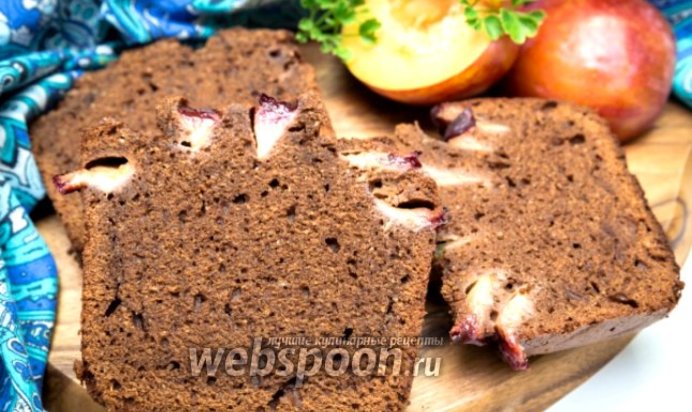 Шоколадно-миндальный кекс со сливами