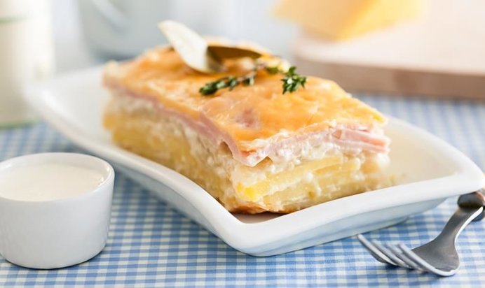 Картофельно-луковая запеканка в мультиварке