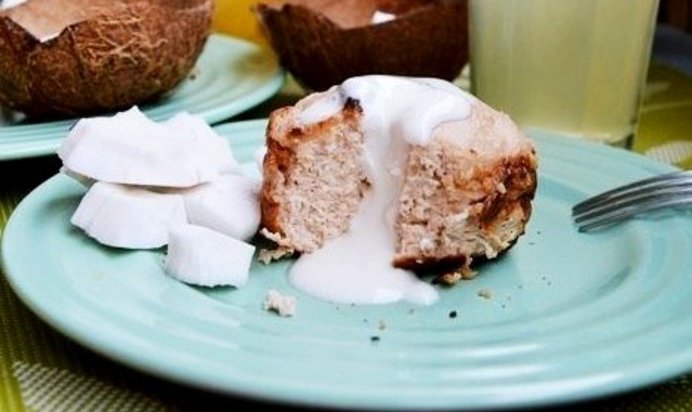 Шоколадная творожная запеканка с ванильным соусом