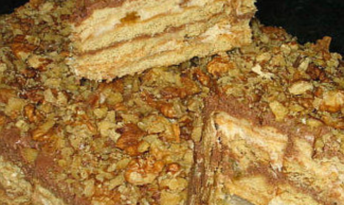 Торт без выпечки из печенья с творогом