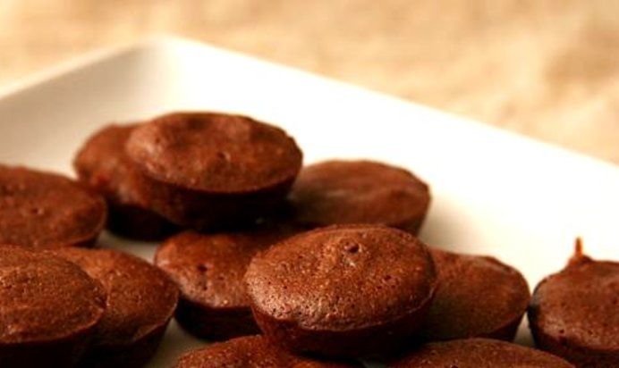 Шоколадные кексы с орехами