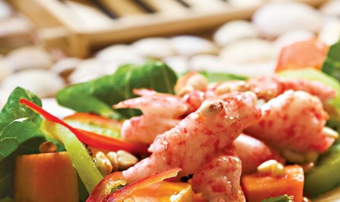 Тайский салат с крабами и киви