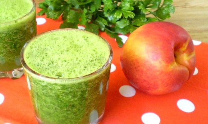 Зеленый коктейль с нектарином