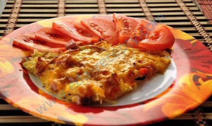 Запеканки из картофеля с овощами и колбасой