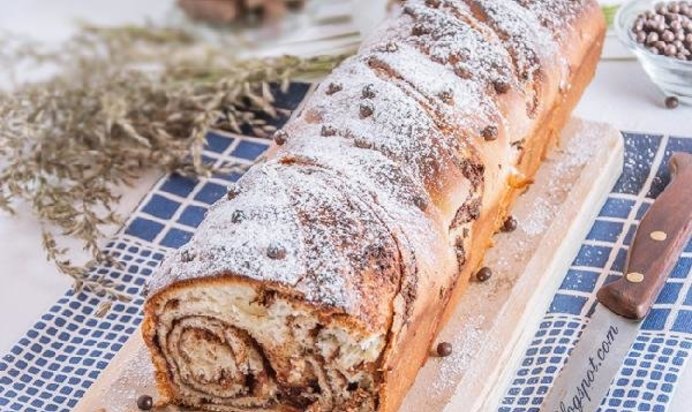 Сладкий хлеб на сыворотке с молочным шоколадом