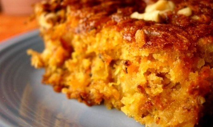 Манная запеканка с грецкими орешками и изюмом