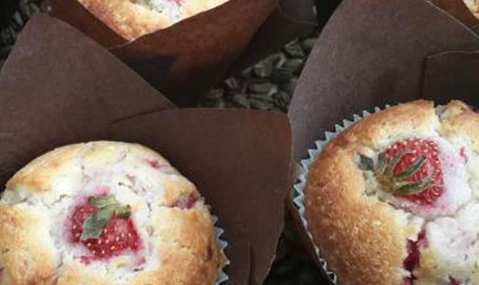 Клубничные маффины из рисовой муки