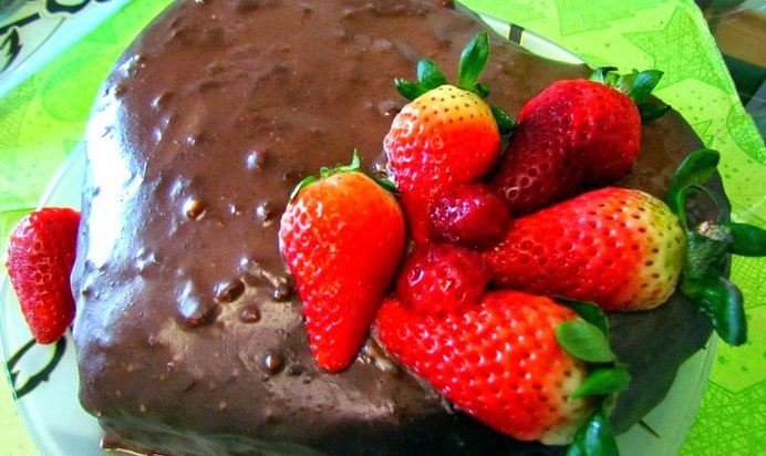 Торт «Шоколад и клубника»