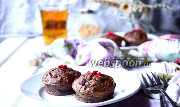 Маффины-брауни с арахисом, малиной и годжи