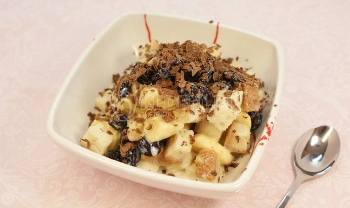 Хлебный десерт с бананом