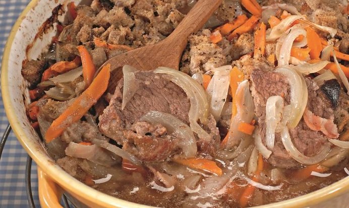 Говядина, тушенная с ржаным хлебом