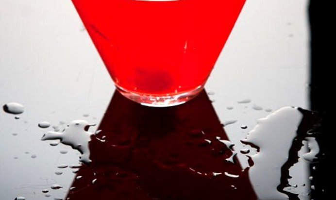 Розовый коктейль с малиновым сиропом